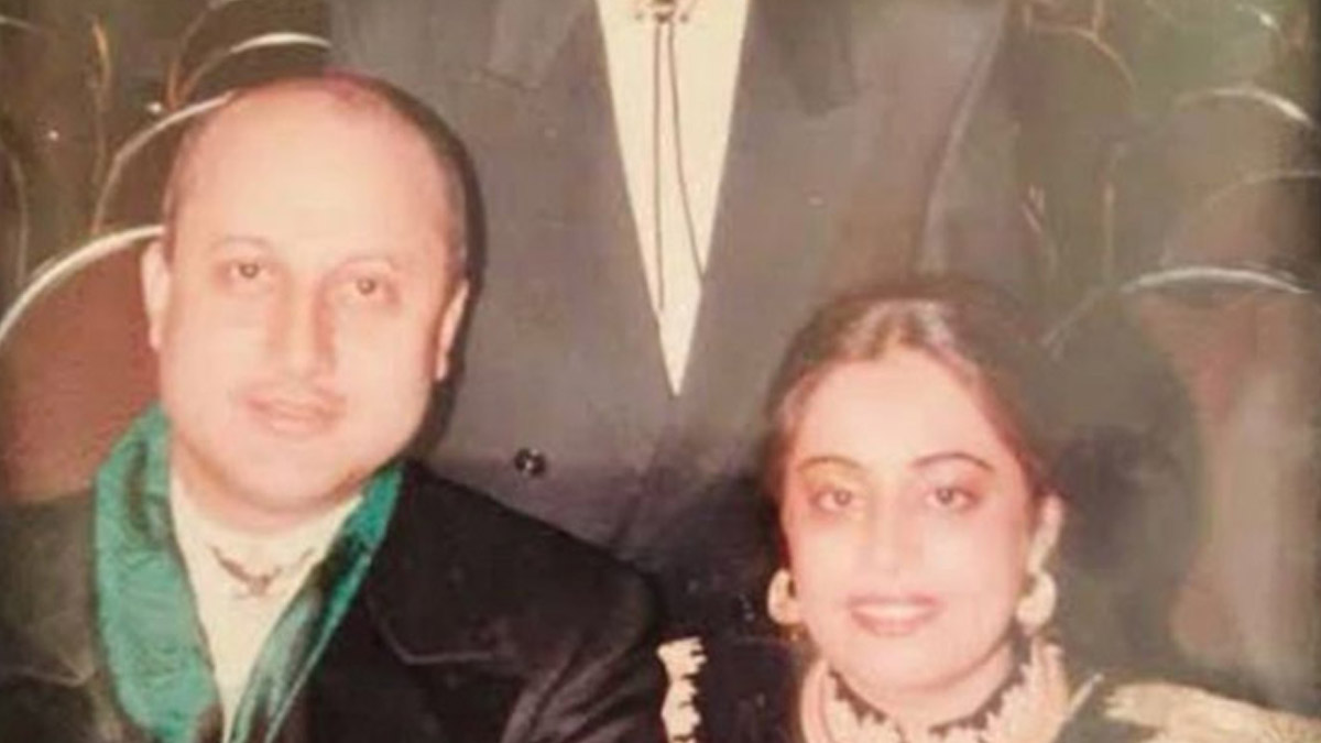 how kirron anupam kher met