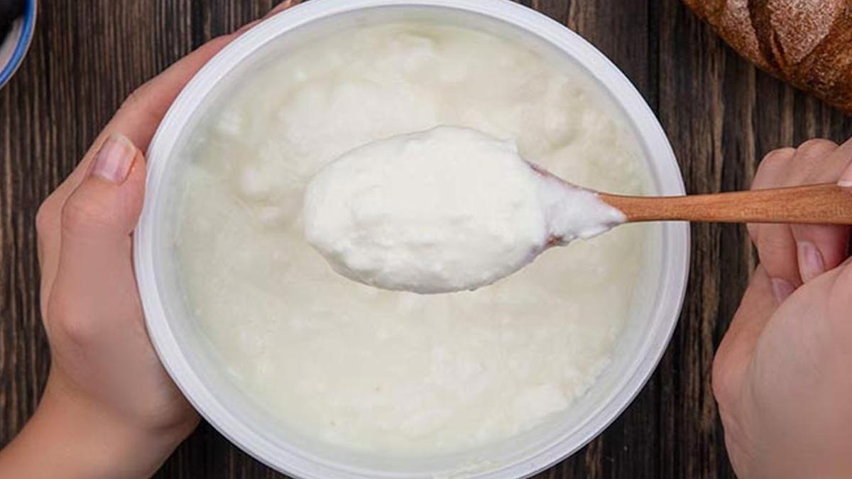 how to reduce sourness of curd