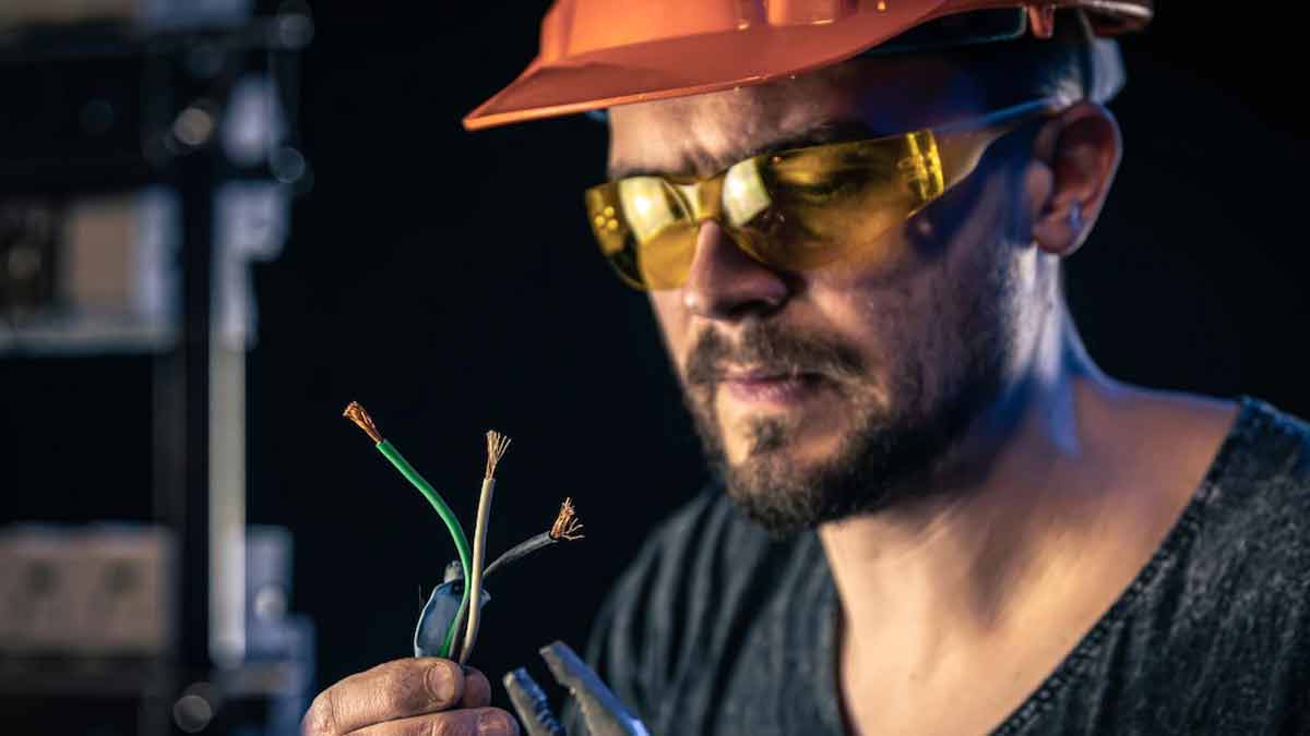 keep watch on electrical wire