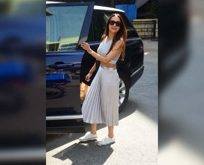 sports bra how to style pleated skirts