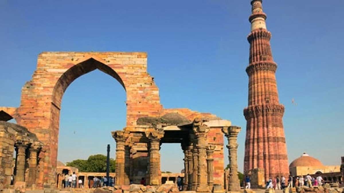 Quwwat ul Islam Mosque qutb minar in hindi