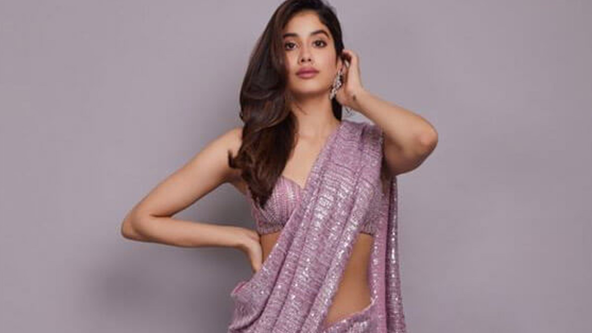 Saree Ko Pin Se Kaise Set Karen