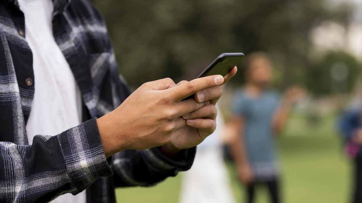 how to be safe from cyber trolling