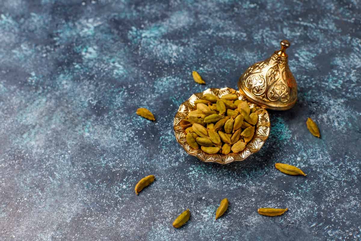 How to use cardamom