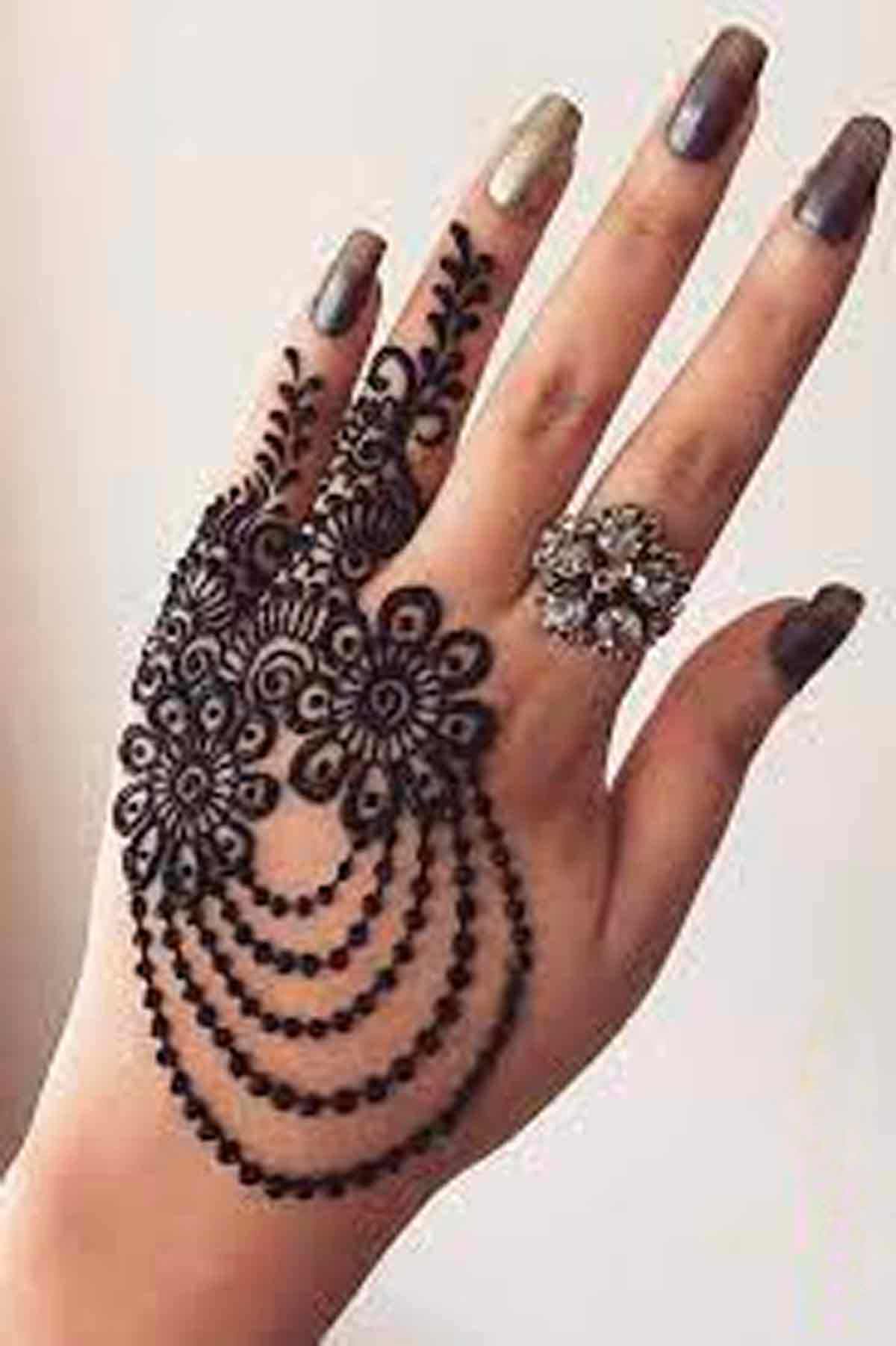 backhand chain mehndi design