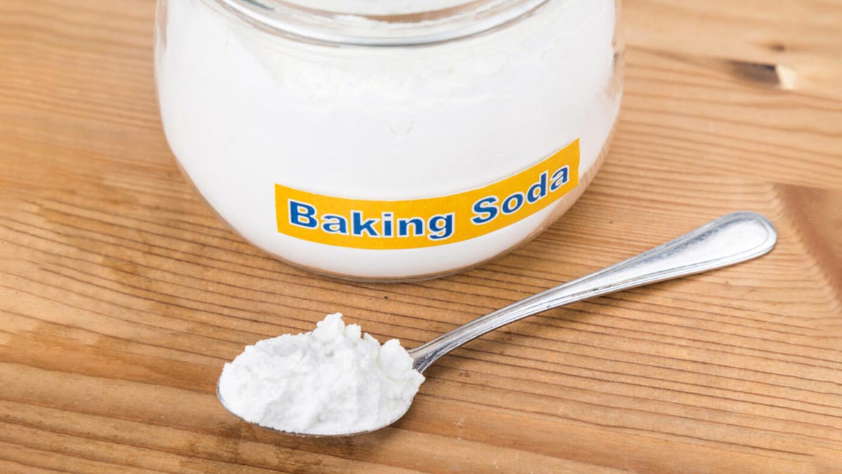 how to clean plastic lunch box with baking soda