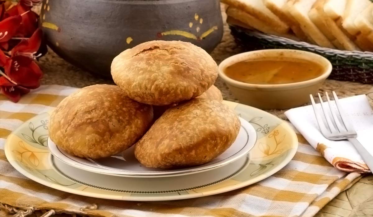 kachori with sabji