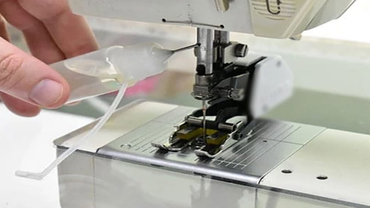 sewing machine cleaning and oil tips