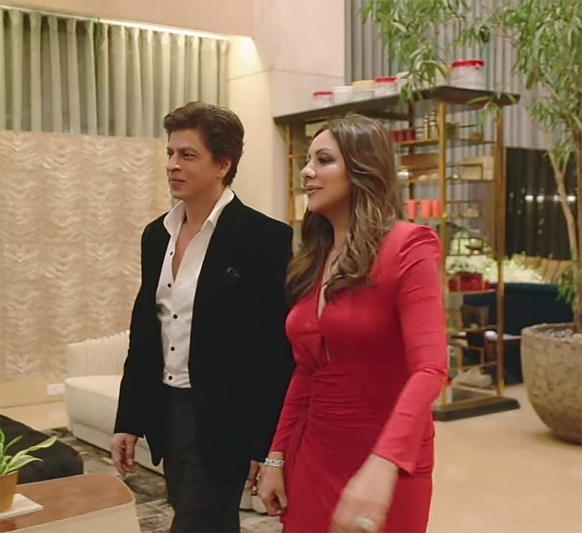 shahrukh and gauri connection with friends