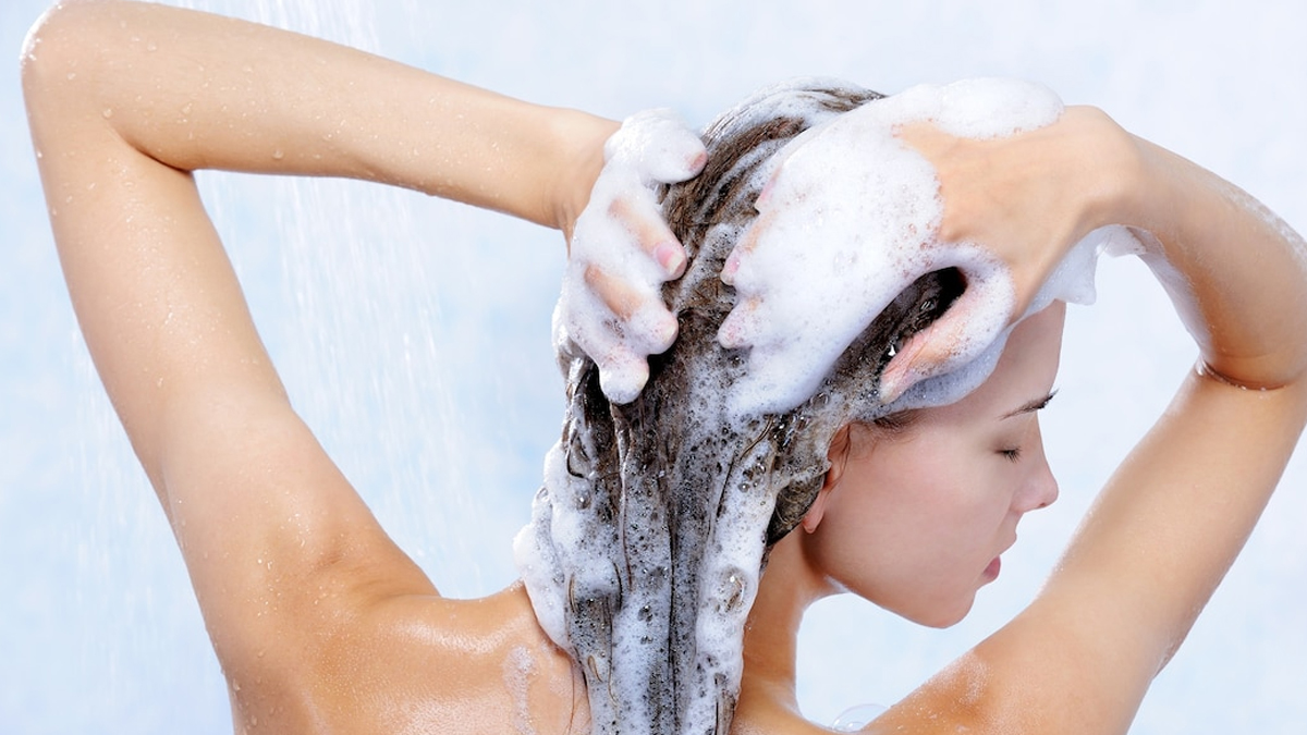 Add The Oil To Your Shampoo
