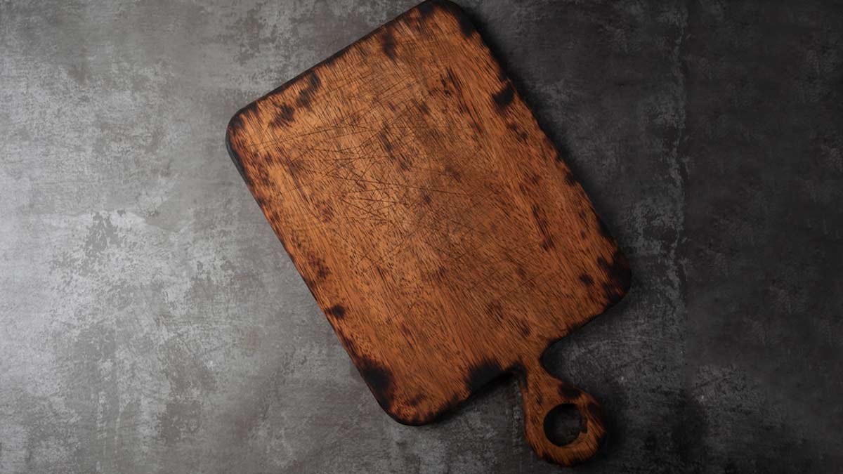 decorate home with cutting board