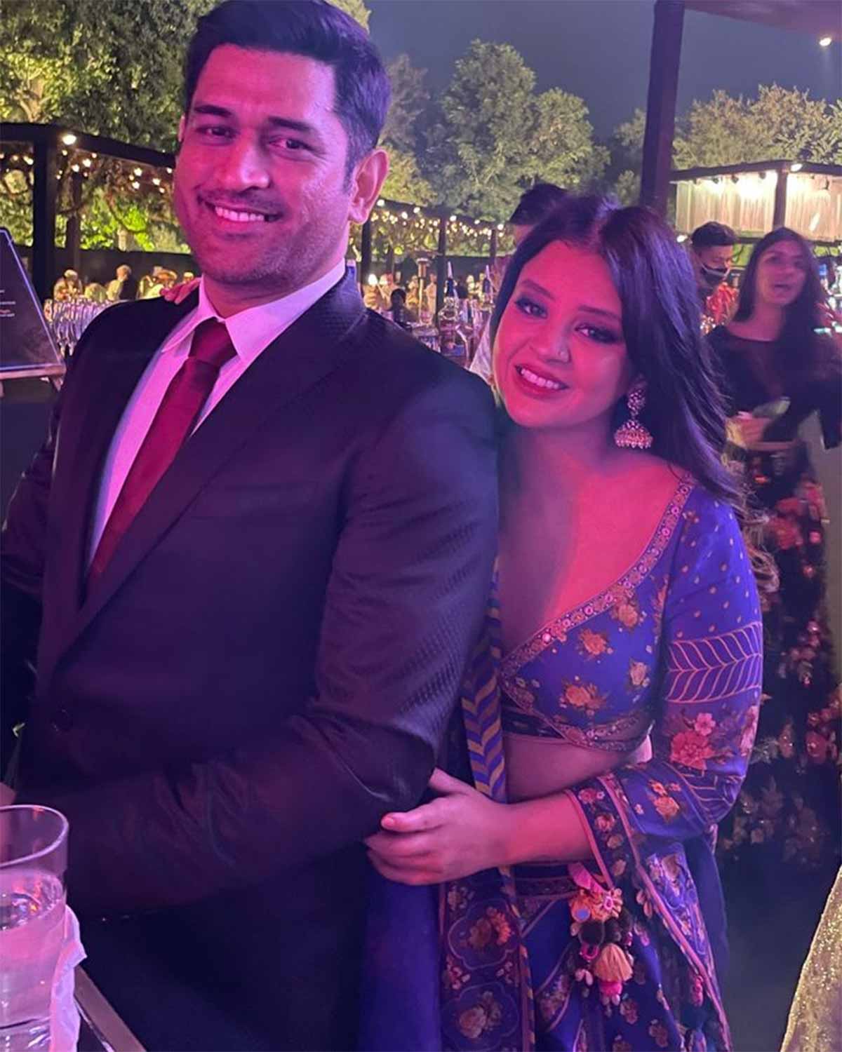 dhoni & sakshi