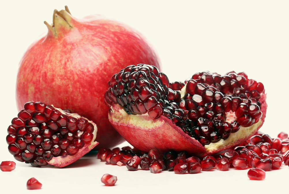 how to cut pomegranate
