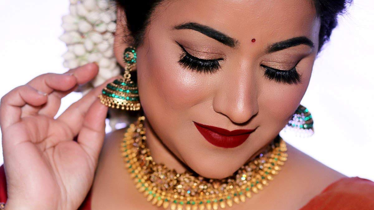 How To Choose Makeup Highlighter