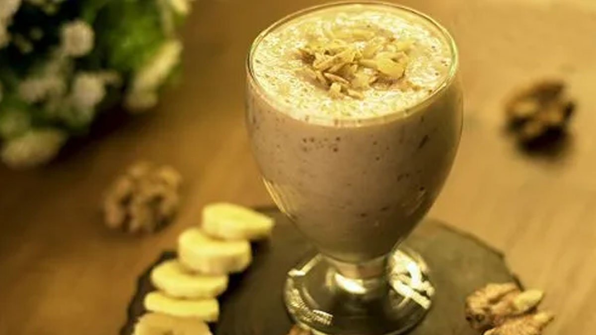 banana and akhrot lassi