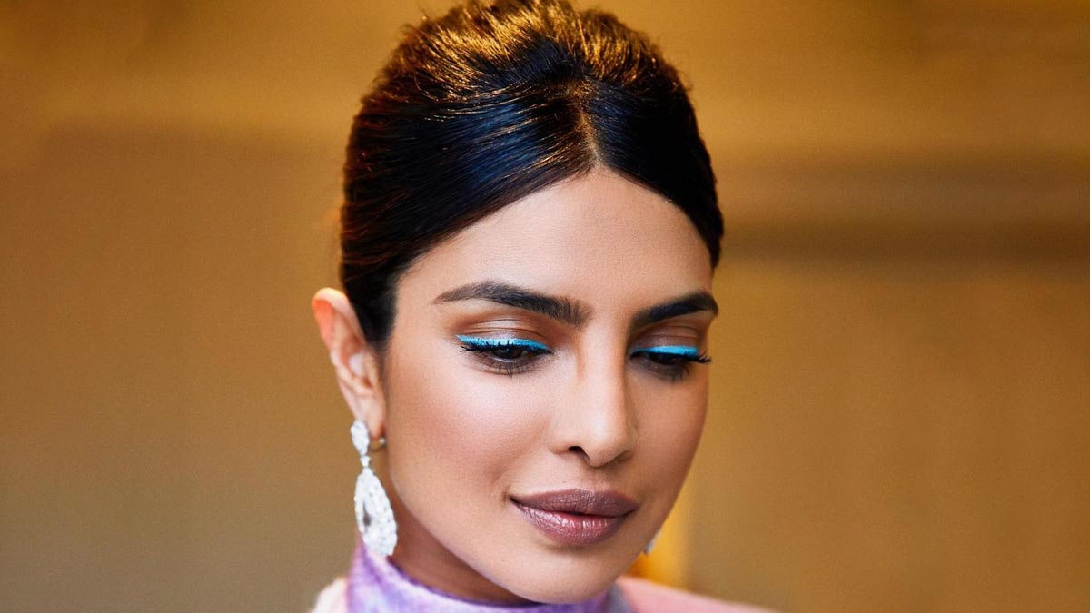 light blue eyeliner tips