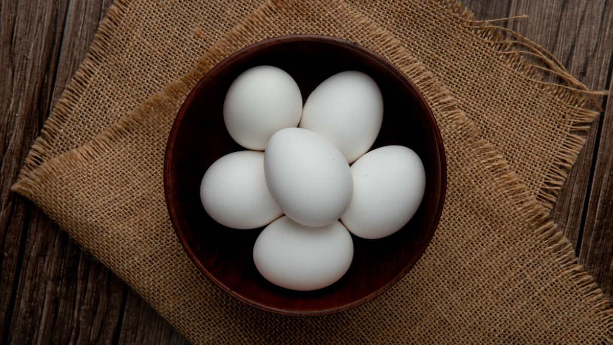 vinegar to boil eggs