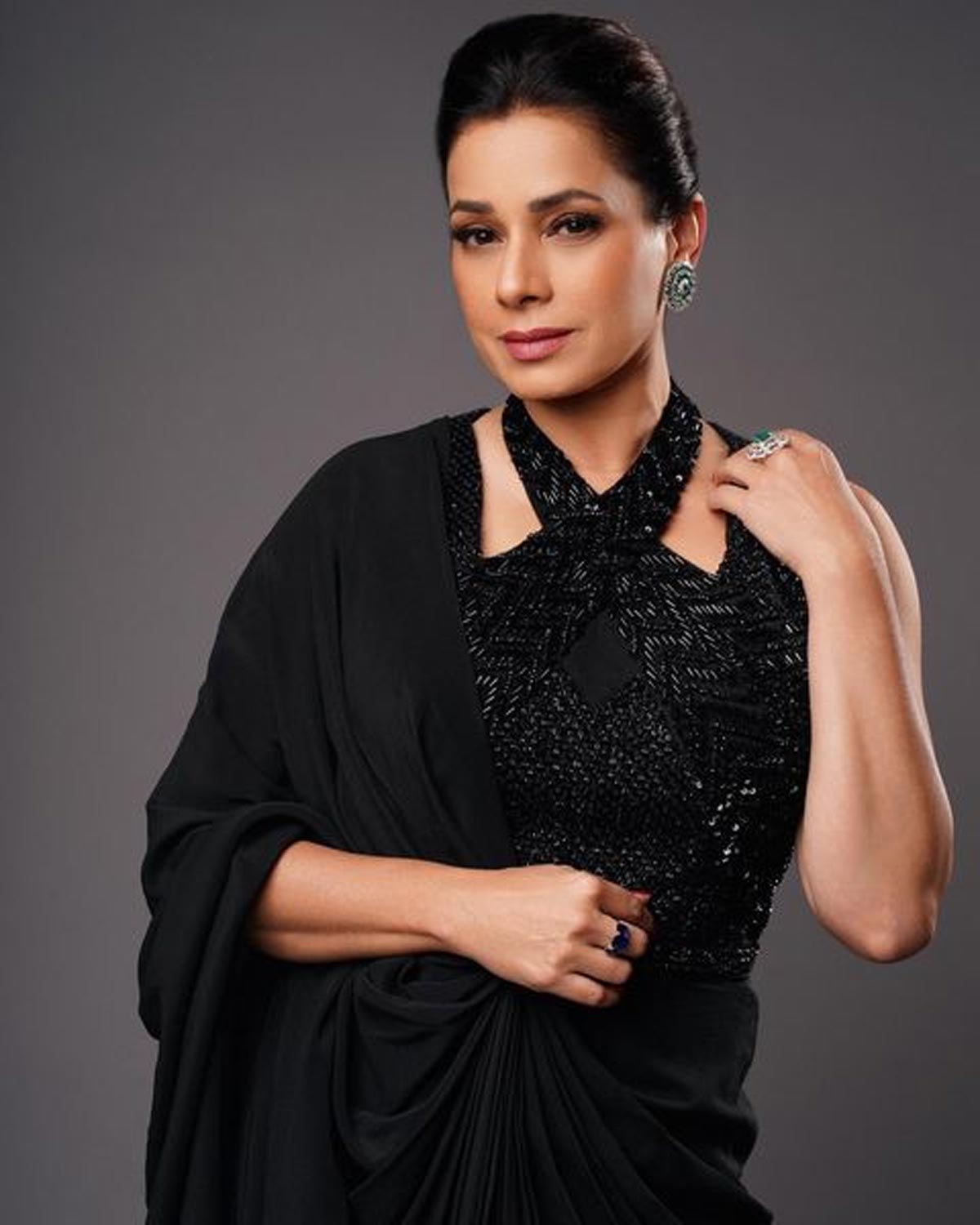 blouse designs of bollywood actress aged