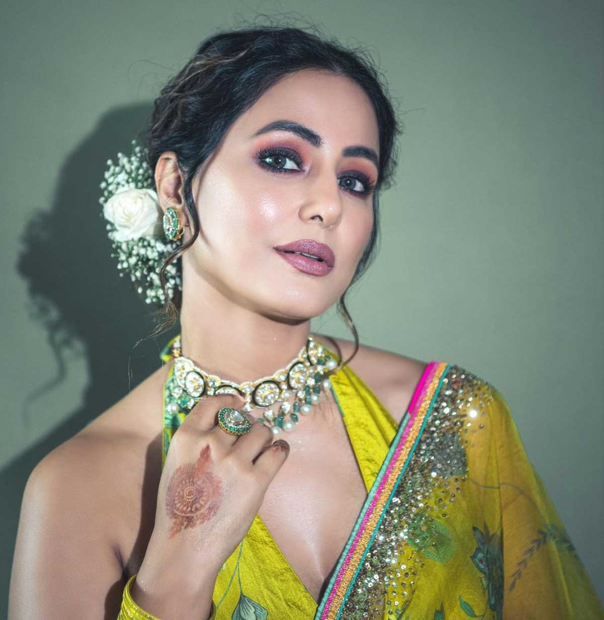 messy bun hair style for eid