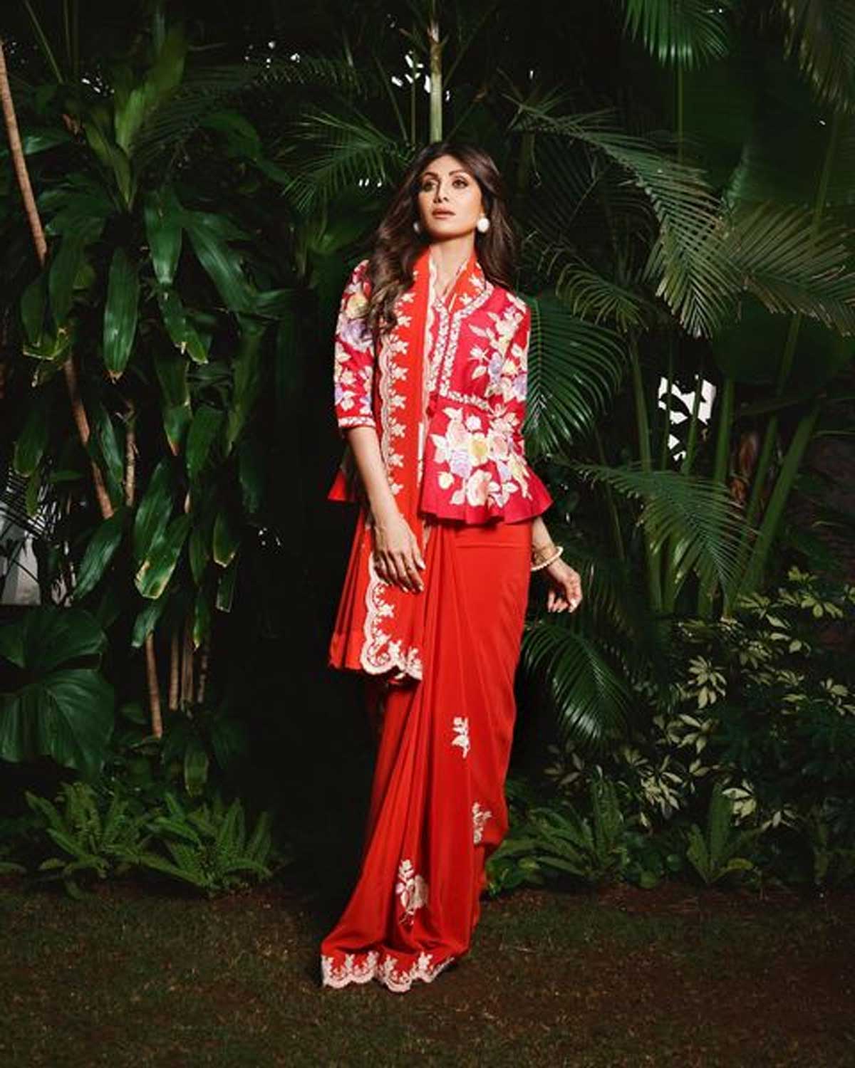 shilpa shetty wearing peplum blouse with saree