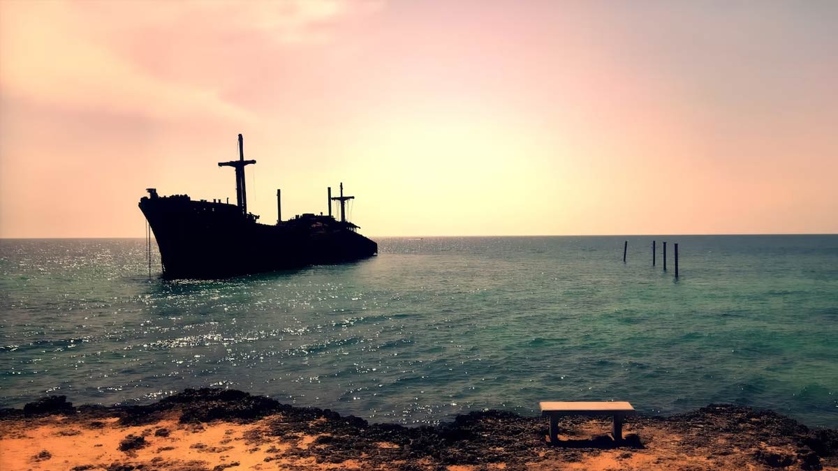 sinking ship in dream meaning in hindi