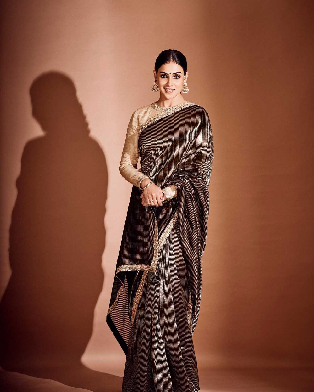 Black saree looks jenelia