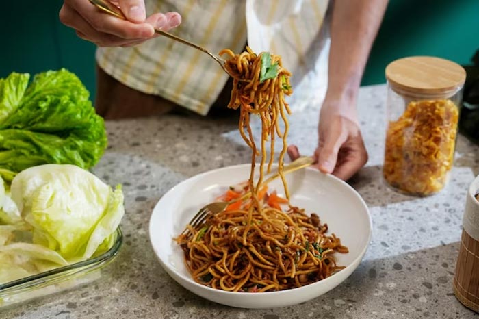 How To Eat Noodles With A Fork
