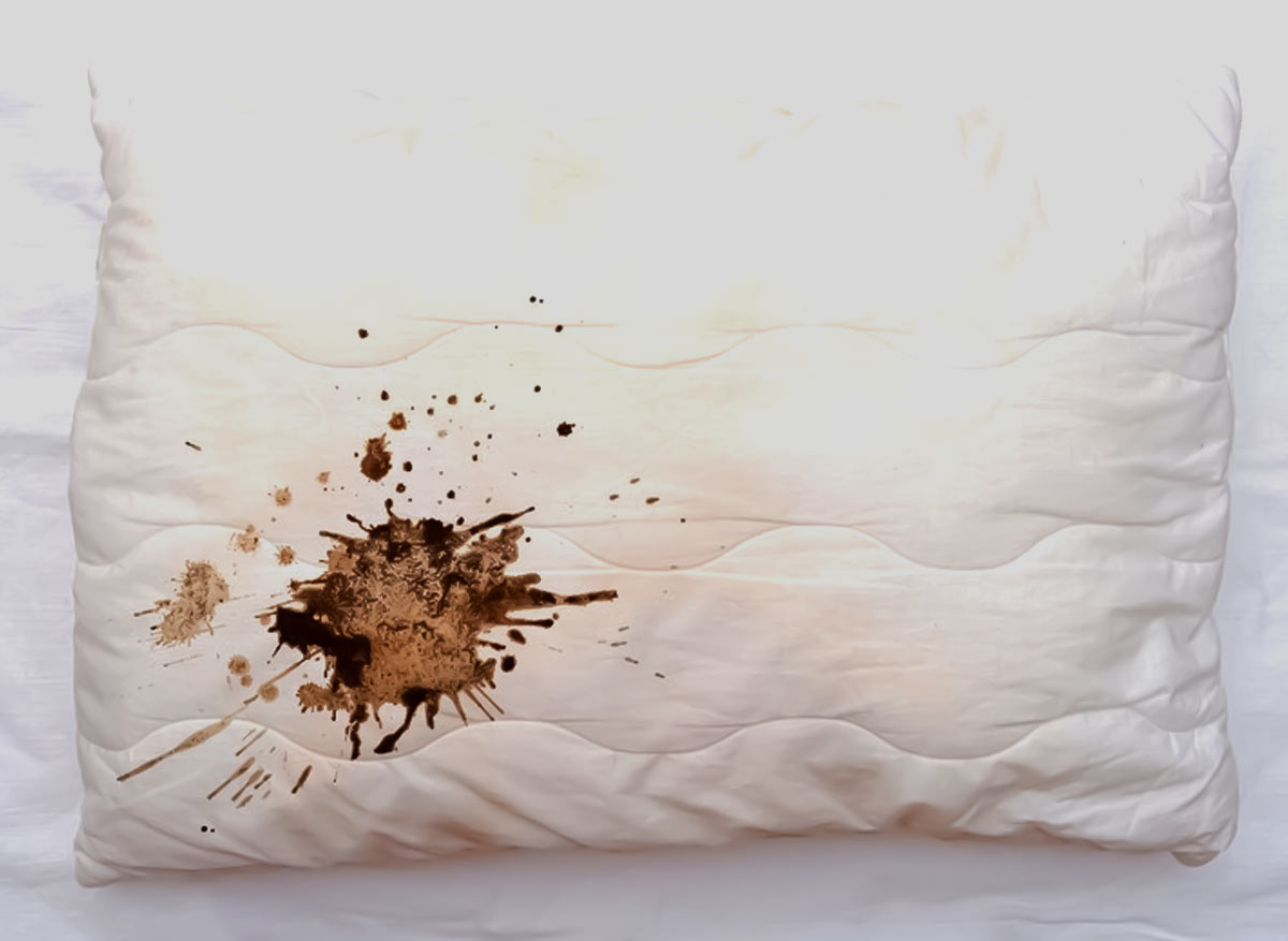 how to clean coffee stain from pillow cover