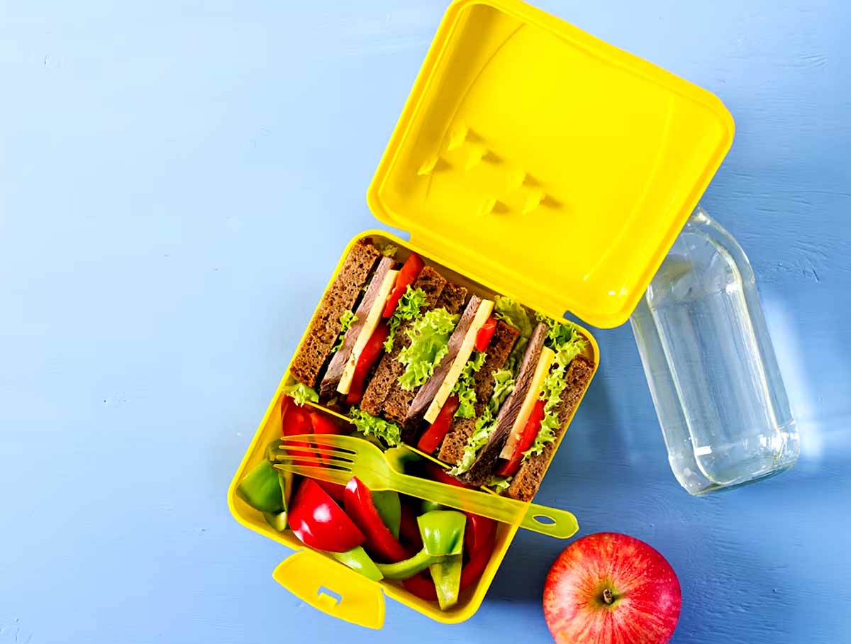 how to clean dirty lunch box