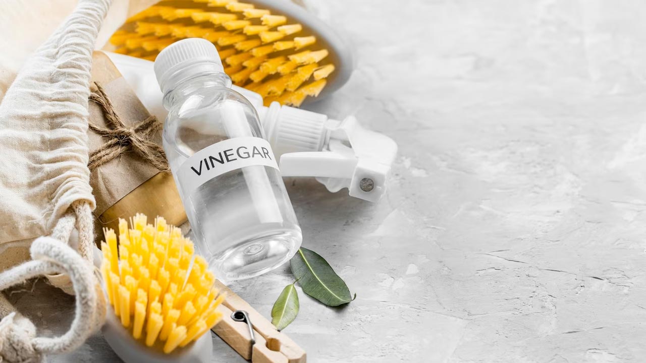 how to remove rust from shower head at home