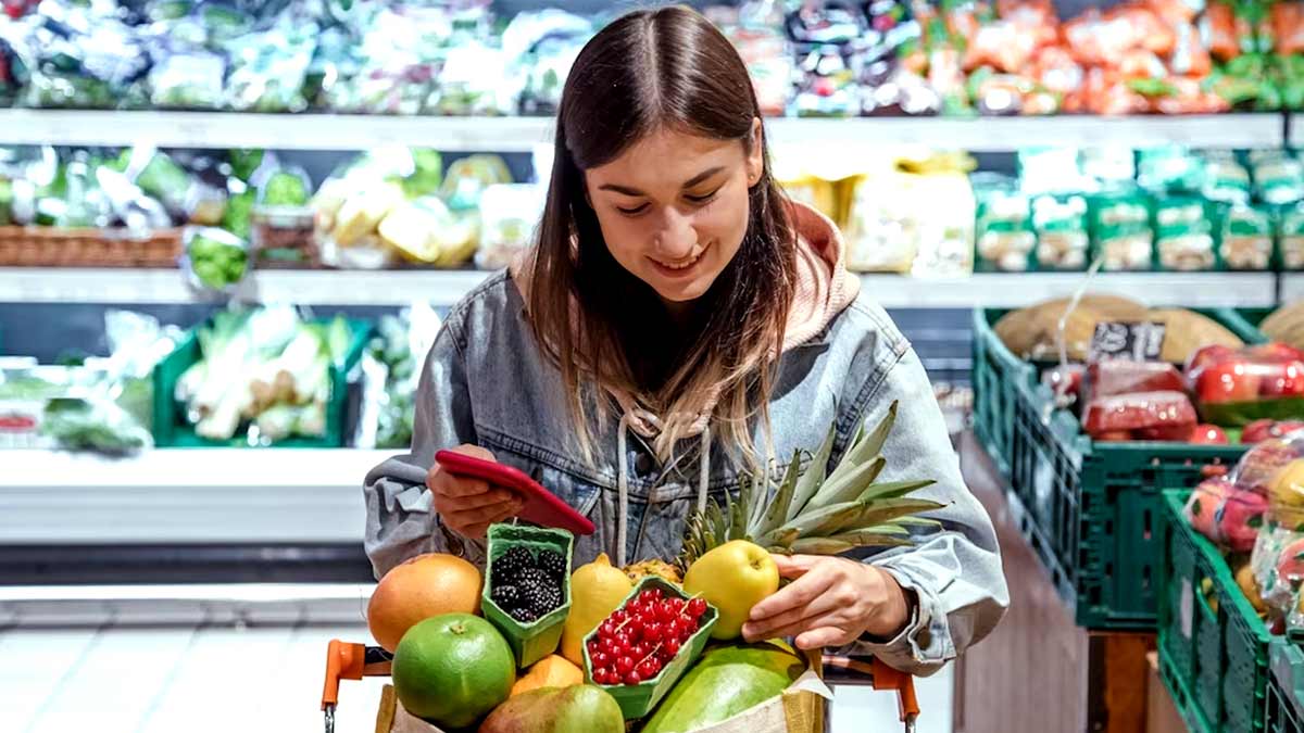 ways to save money while buying groceries in america