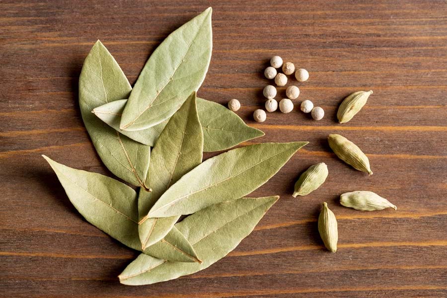 popular uses of bay leaves