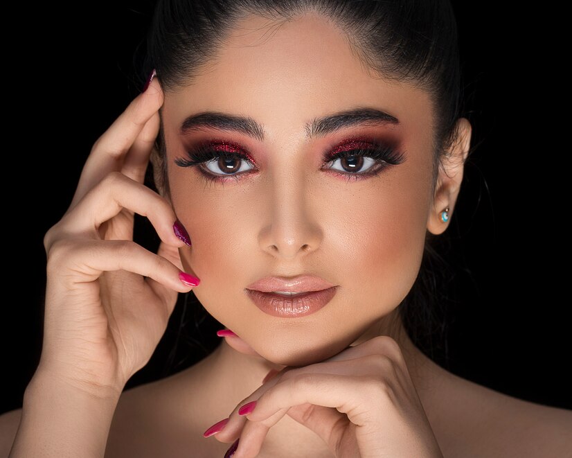 Eye makeup glossy look