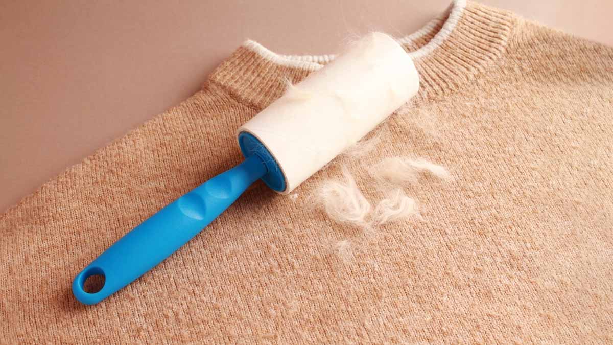 How to Remove Lint From clothes