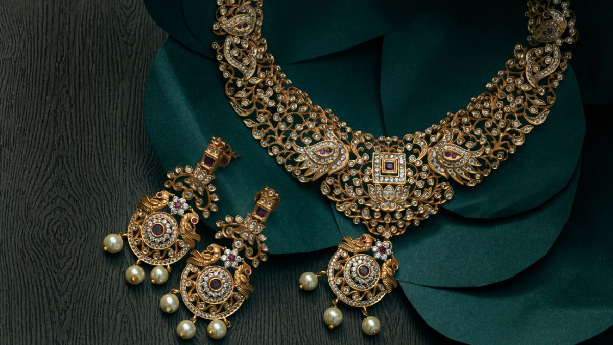 artificial jewellery keeping