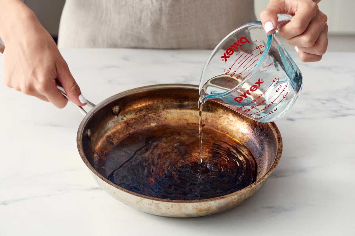 how to clean burnt pan easily