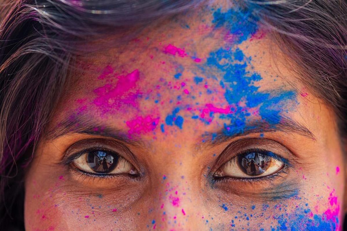 How to remove Holi color from body