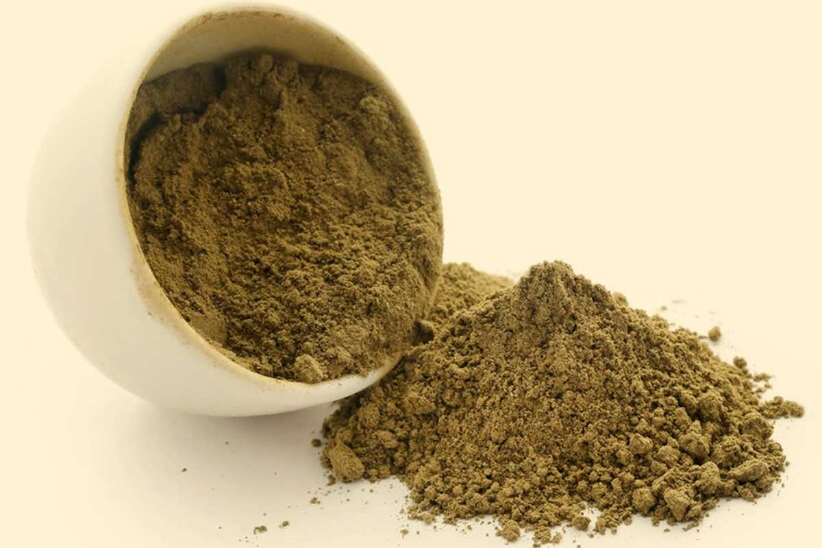 Long hair henna treatment