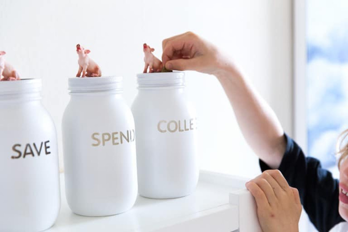 how to make piggy bank with old box