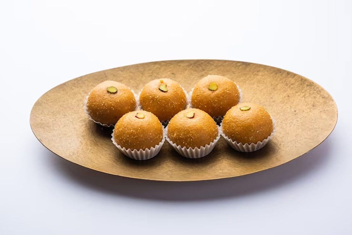 besan laddu for saraswati puja