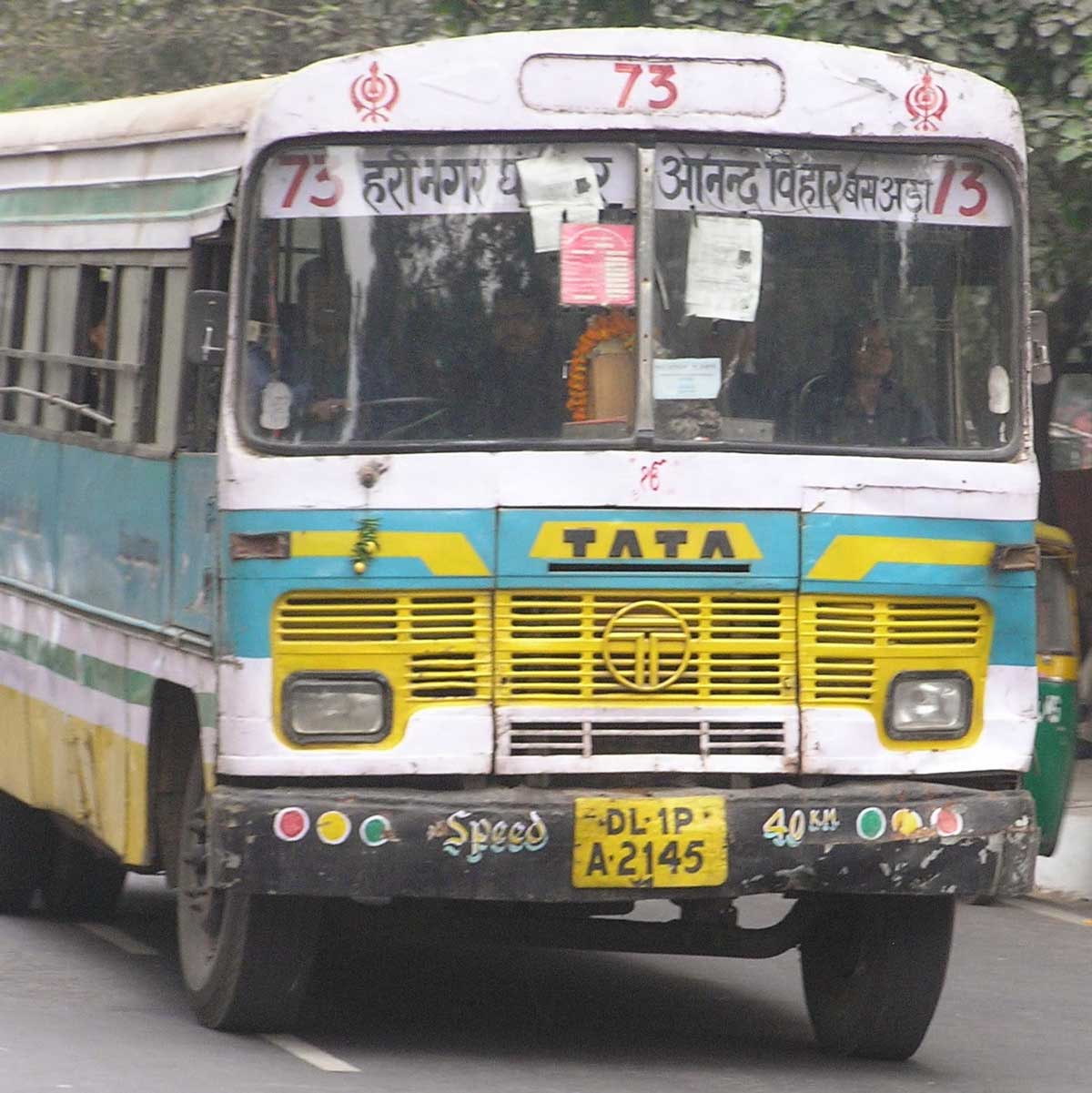 delhi bus road accident