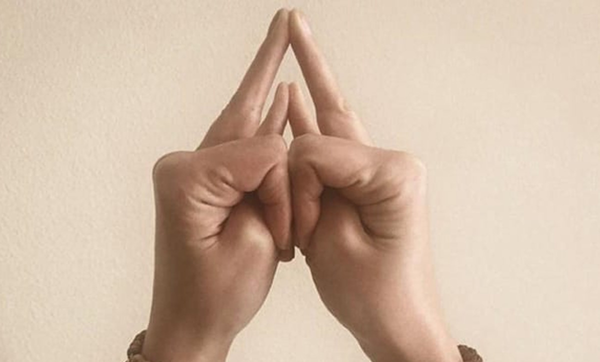 healthy uterus mudra