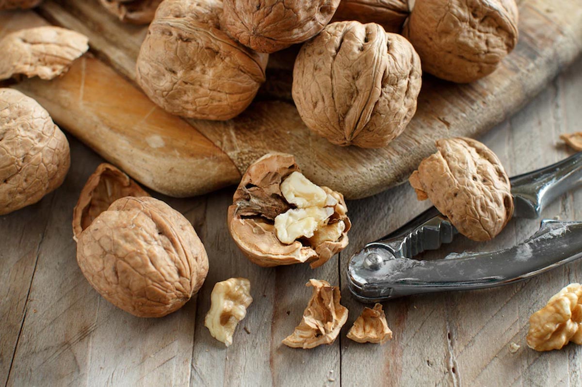 how to pick perfect walnuts