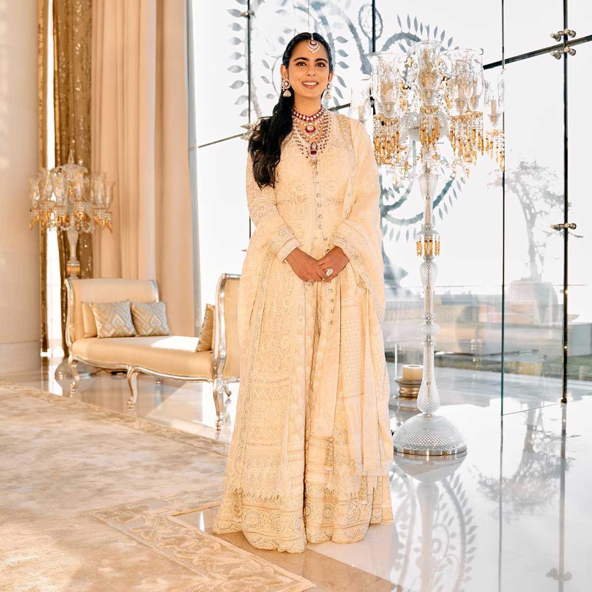 isha ambani wearing lehenga