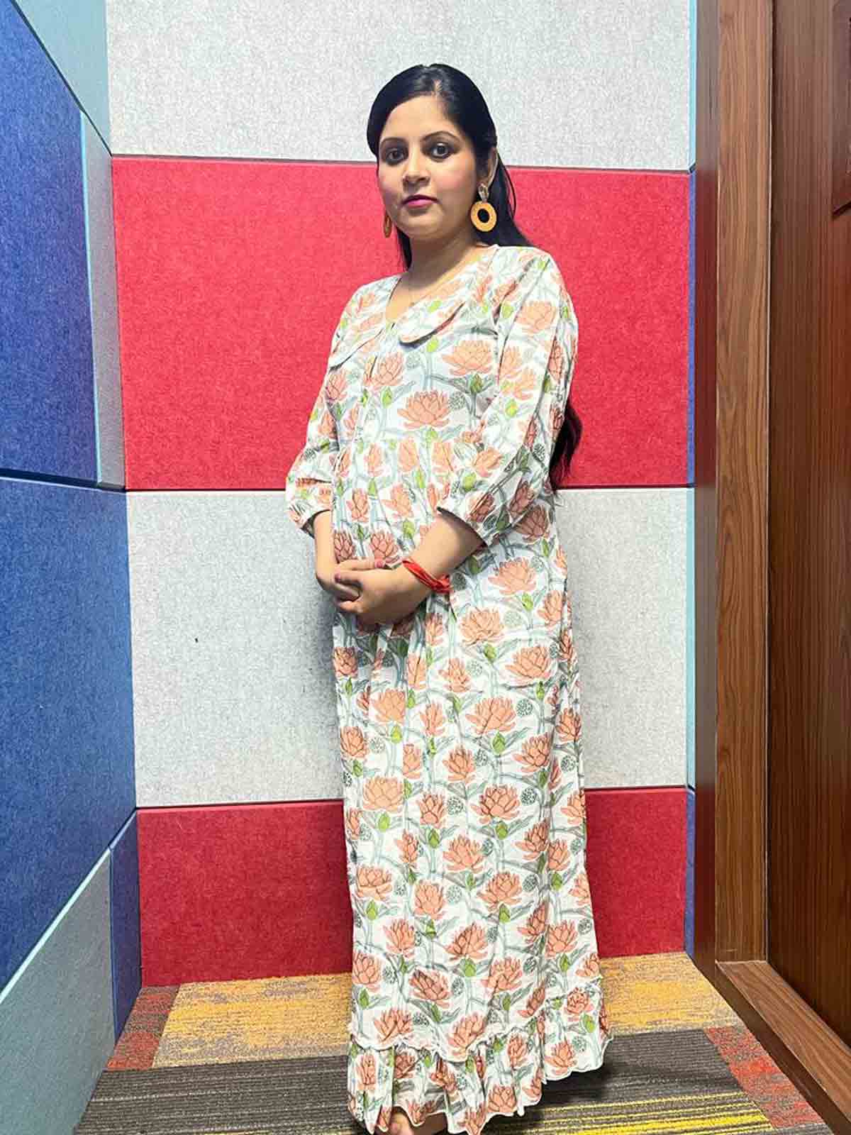 look stylish in maternity outfits