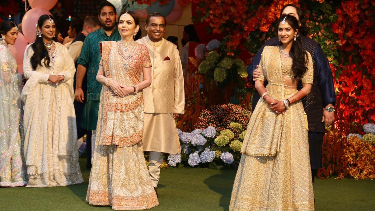 radhika merchant and anant ambani engaged pictures