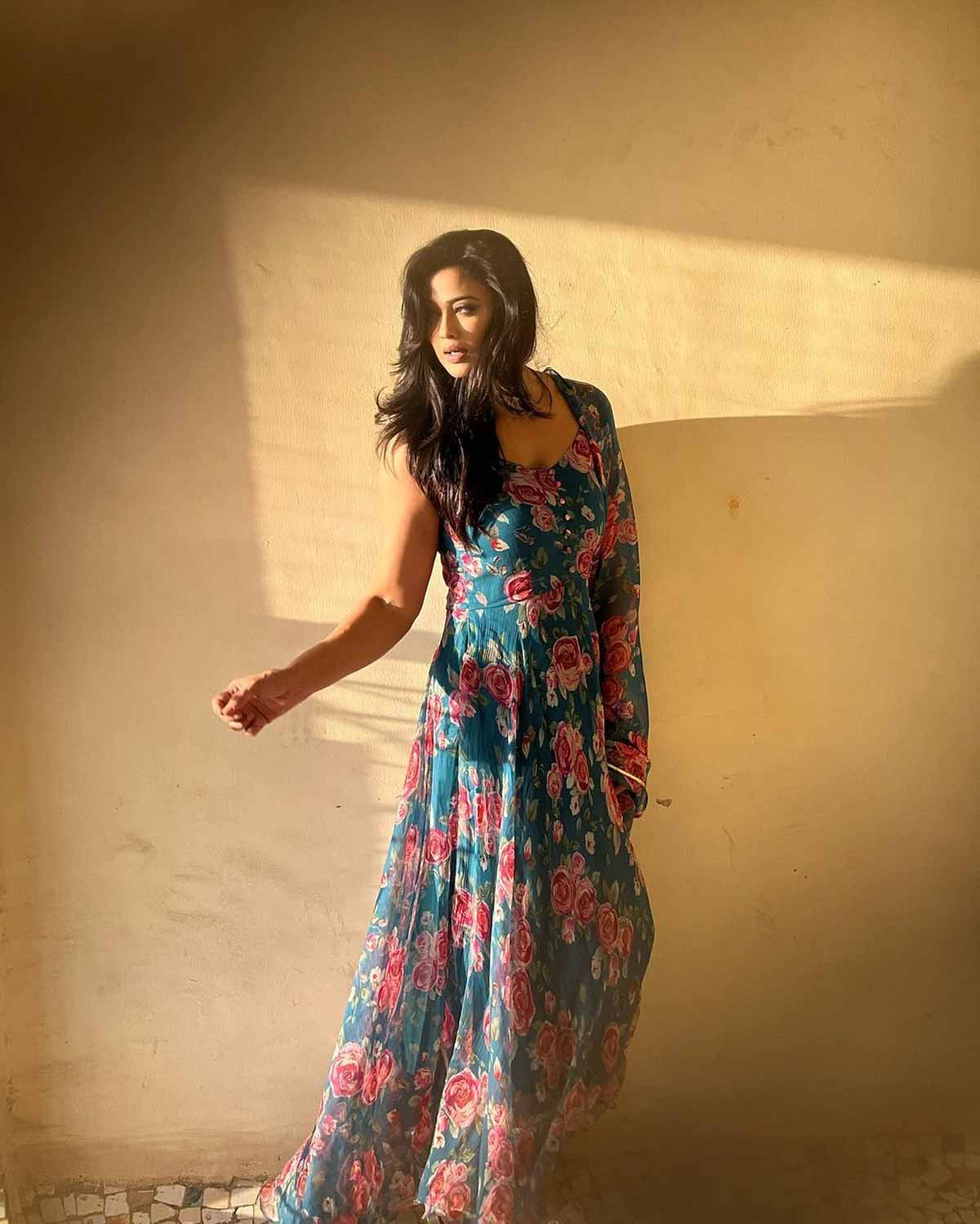 shweta tiwari wearing floral suit