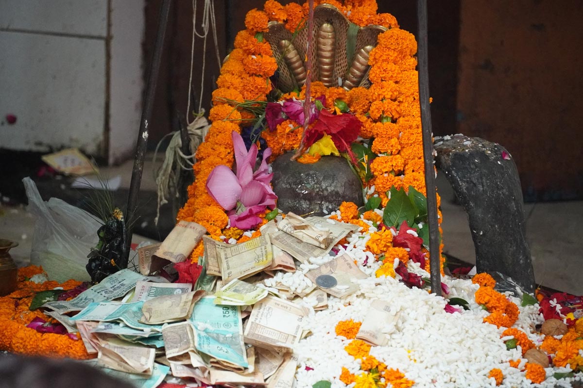 we can touch shivlinga