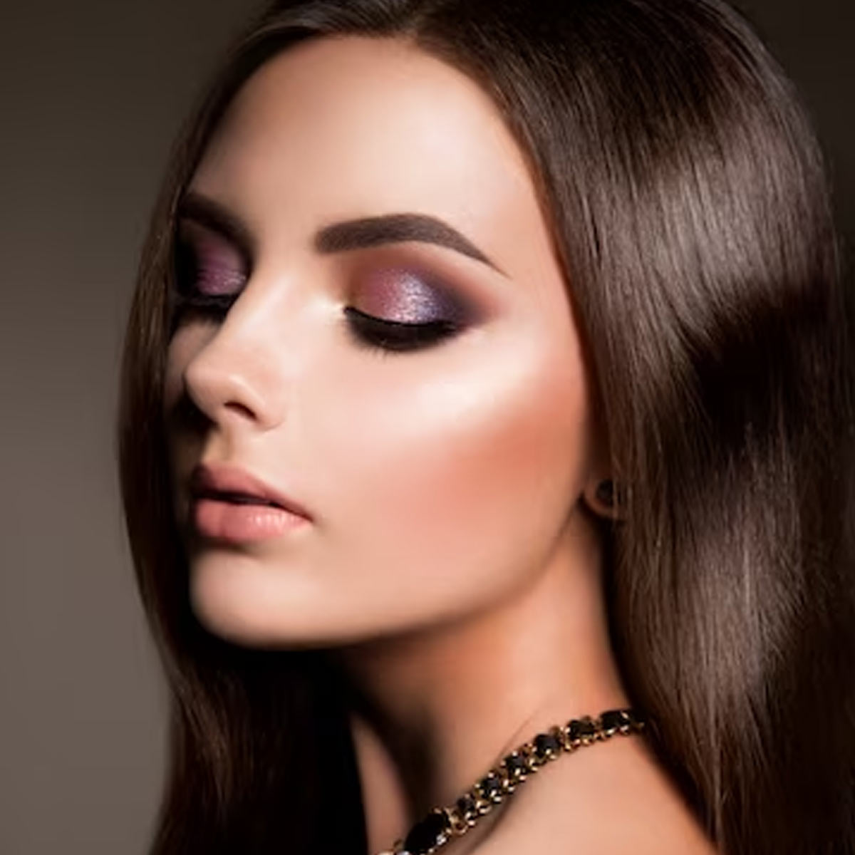 Eye makeup use conturing