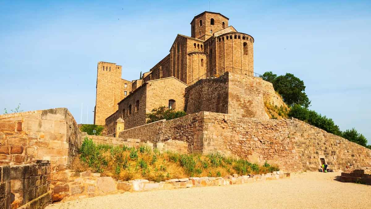 Hari parbat fort visit timning